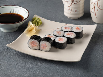 Мини-ролл с тигровой креветкой