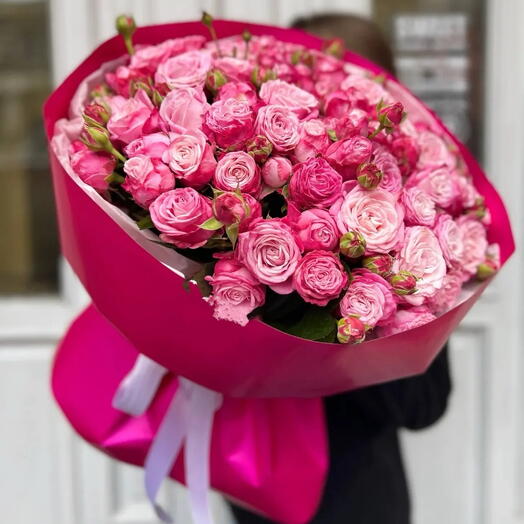 Кустовая пионовидная Роза малиновая букет