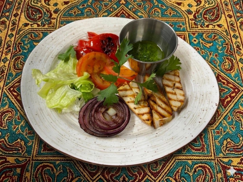 Салат гриль с курицей
