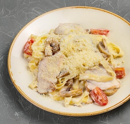 Домашняя лапша с курицей и грибами