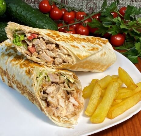 Шаурма с летним салатом и картошкой