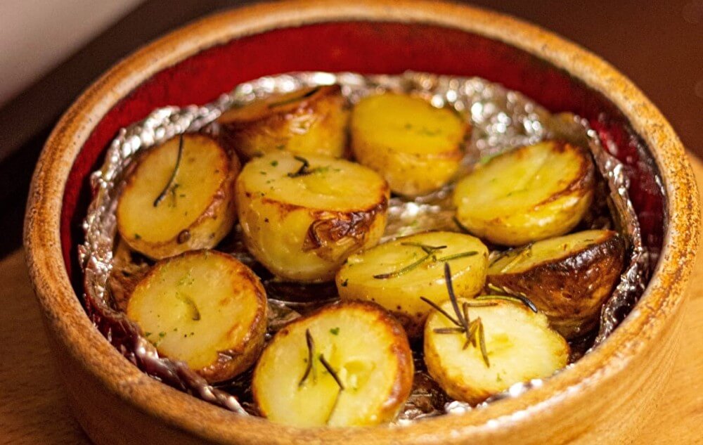 Картофель беби запечённый с розмарином