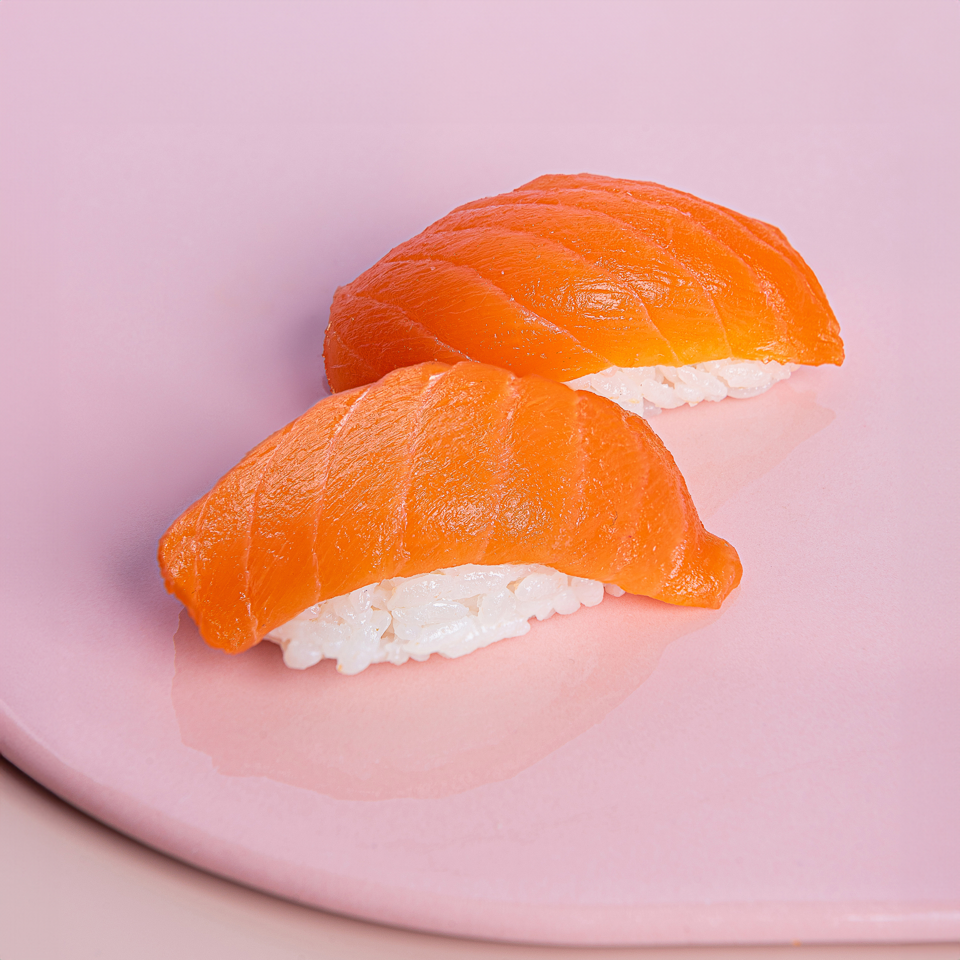 Суши с лососем