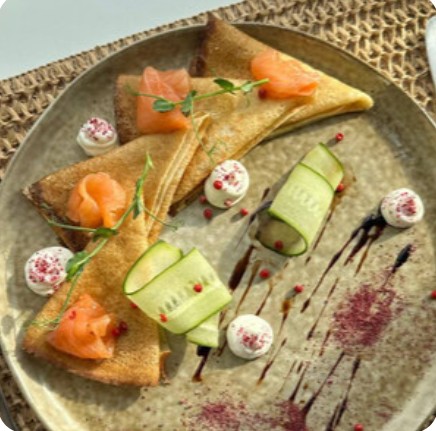 Блины с лососем и творожным сыром