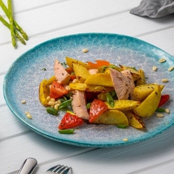 Картофель запеченный с курицей и овощами