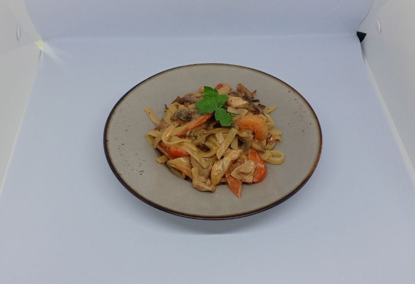 Паста с курицей и грибами