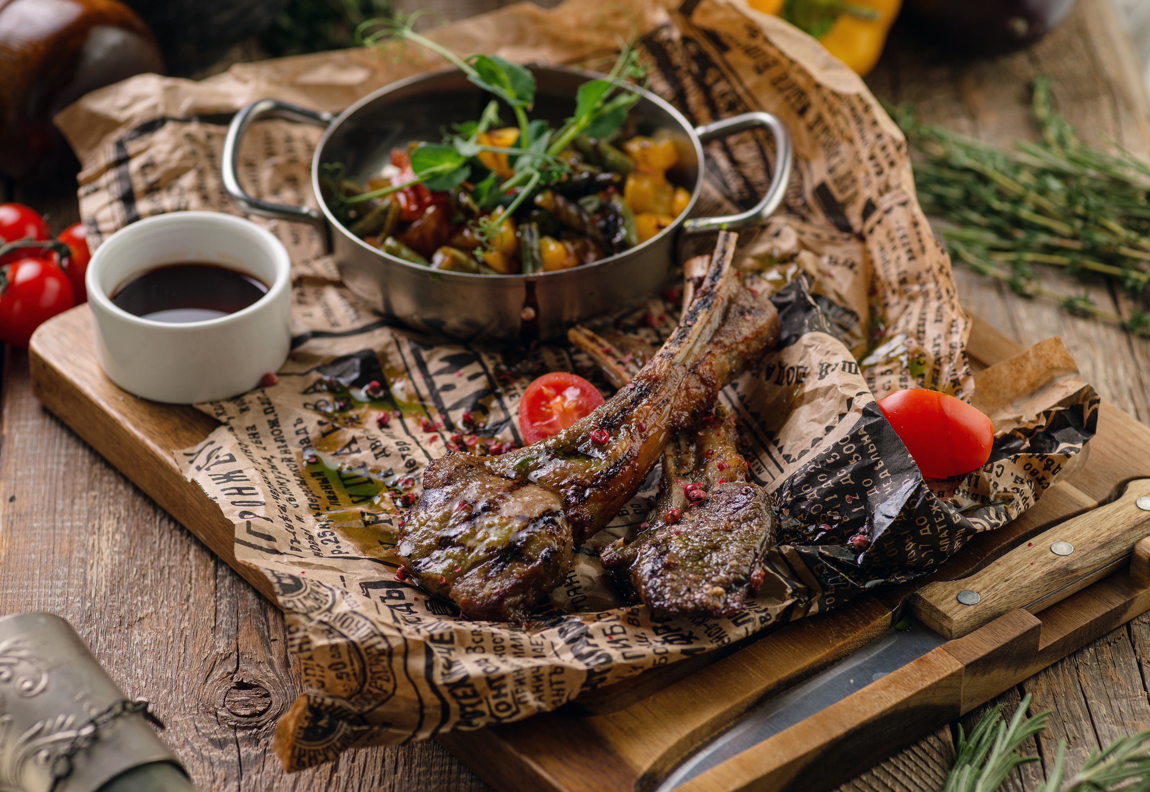Корейка баранья с овощами