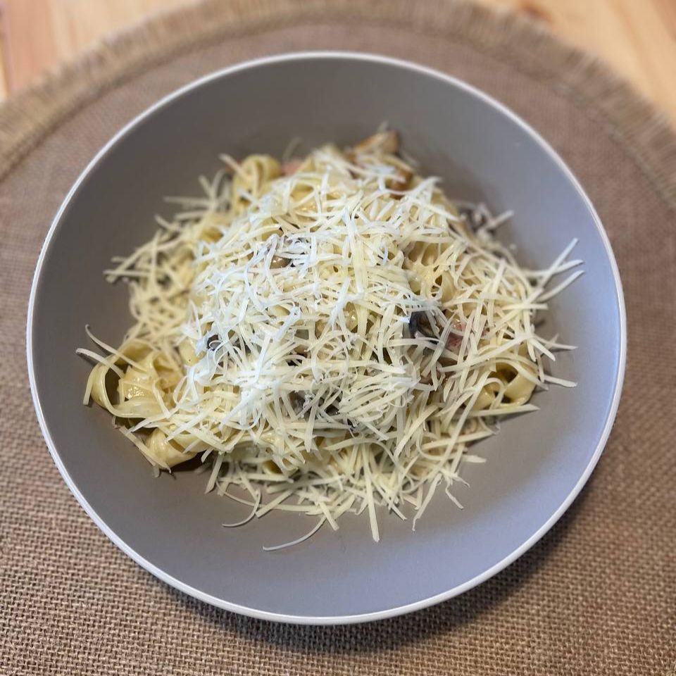 Паста с курицей и грибами