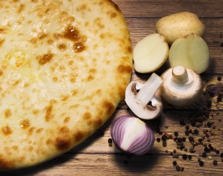 Осетинский пирог с картошкой и грибами 800г