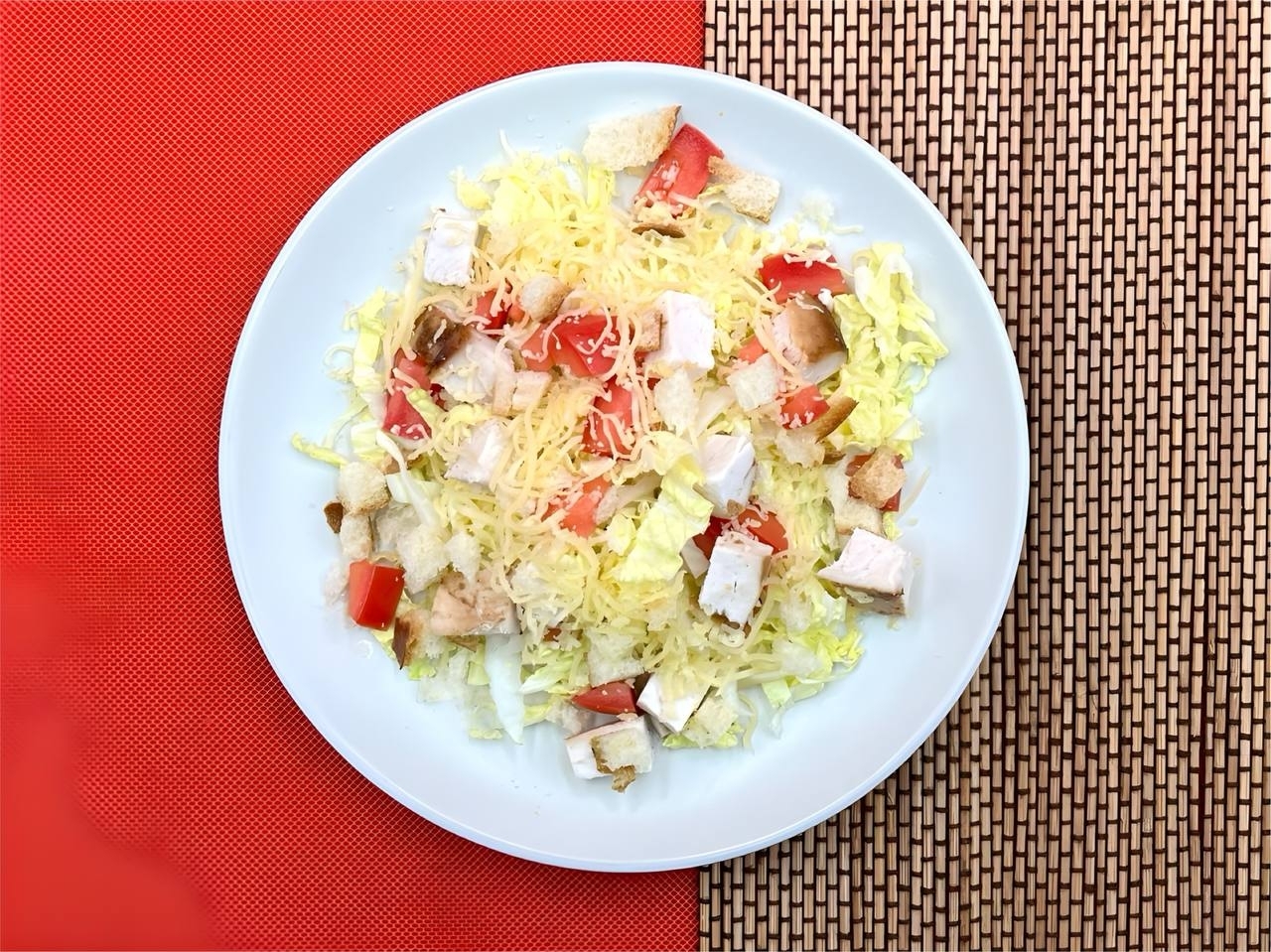 Цезарь с куриной грудкой по-домашнему