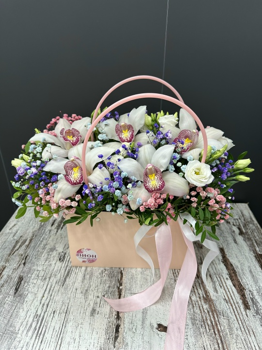 Шикарная сумочка с белыми орхидеями