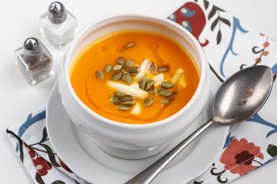 Суп-пюре из тыквы с копченым сулугуни
