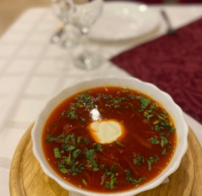 Борщ с фасолью и копченой сметаной