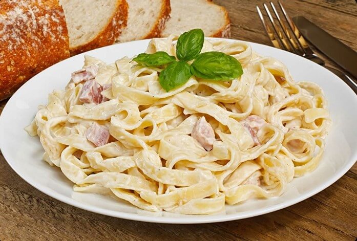 Карбонара с сыром и курицей