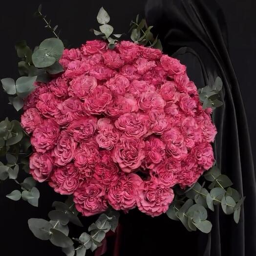 Пионовидная роза и эвкалипт 