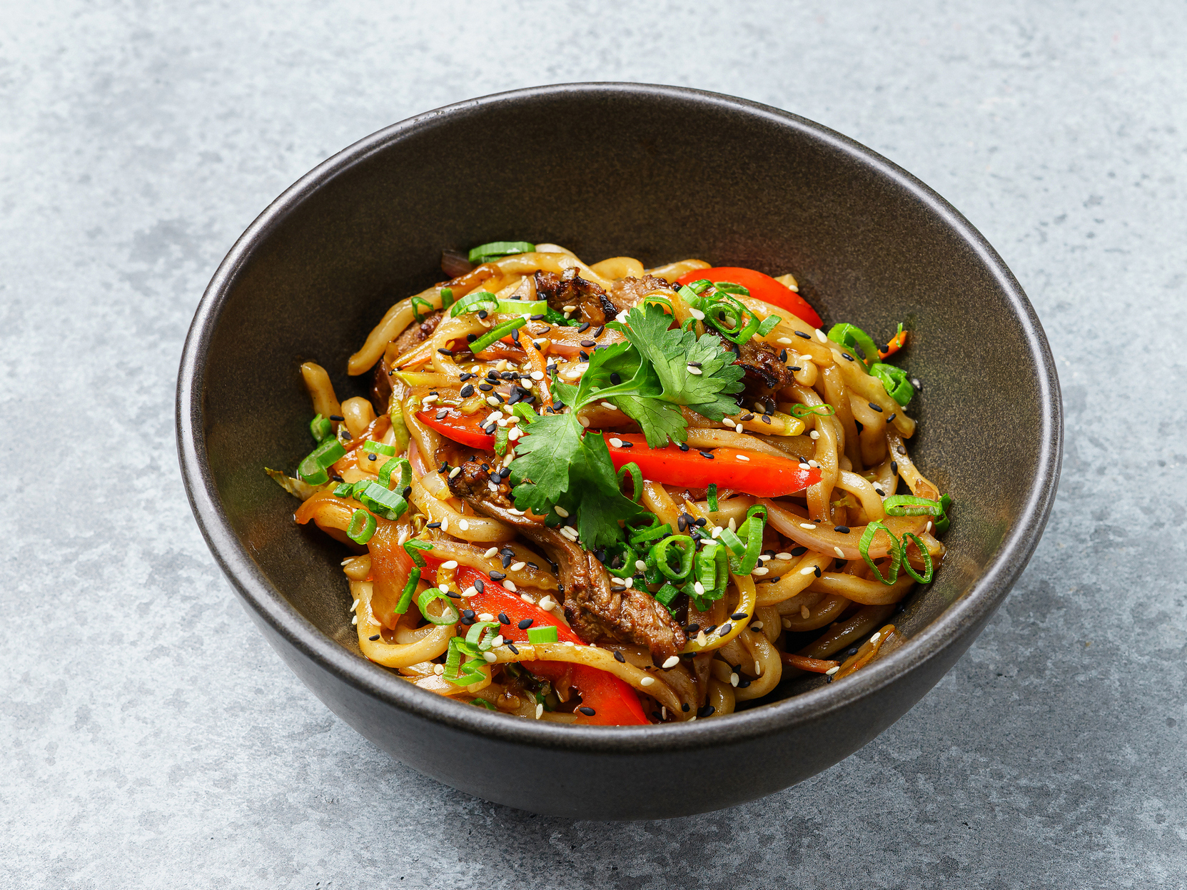 Wok удон с говядиной