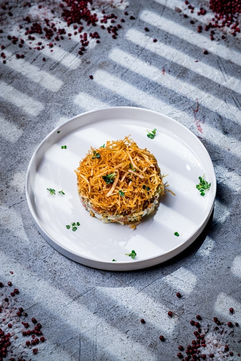 *Мимоза с лососем и соусом вителло тонато