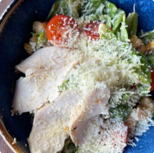 Салат Цезарь с курицей