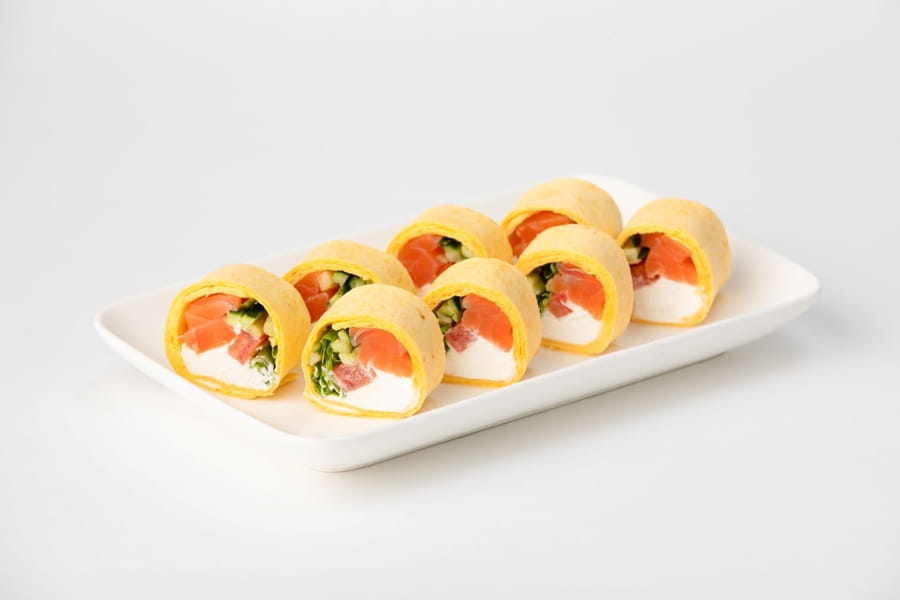 Ролл тортилья с копченым лососем