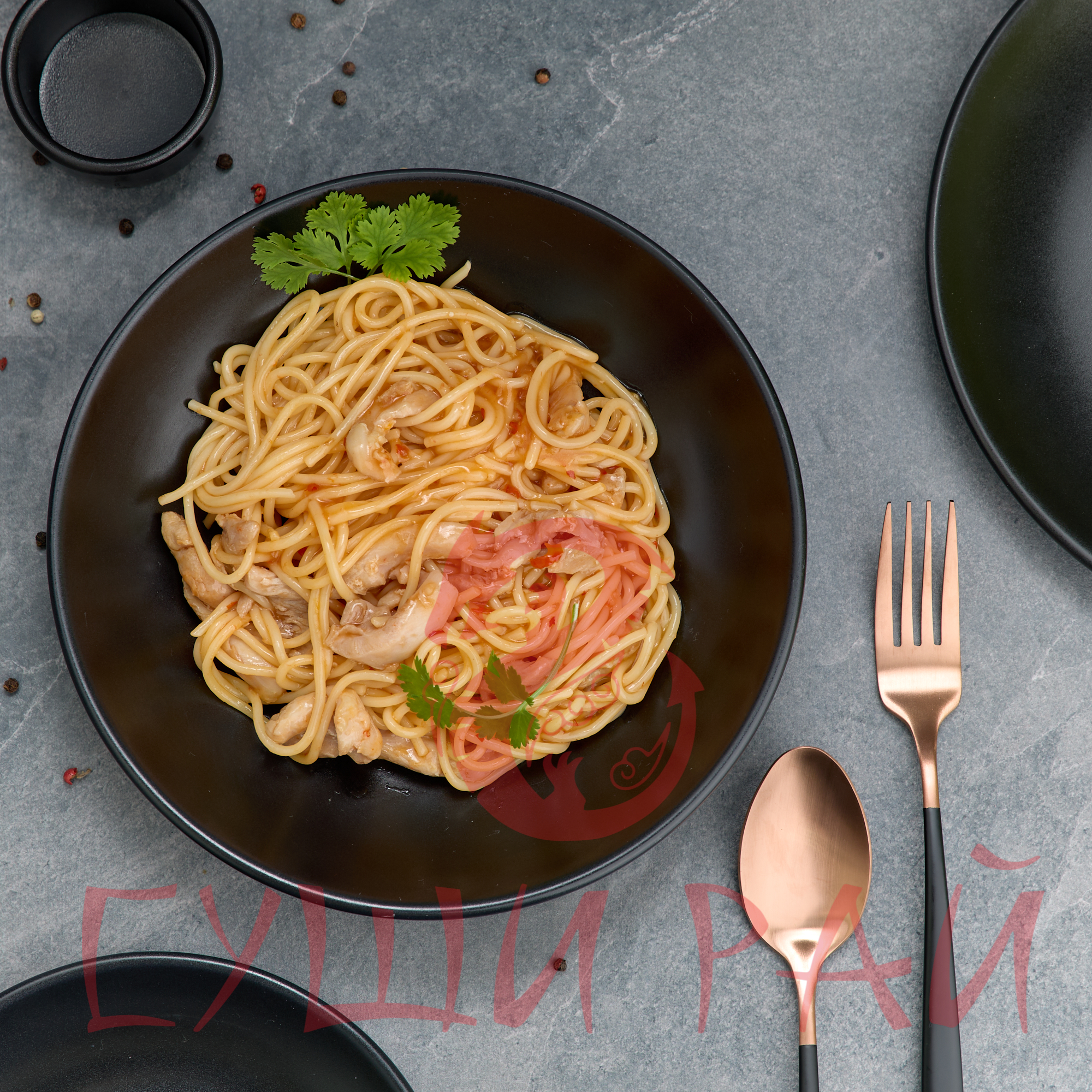 Паста с курой в остро-сладком соусе