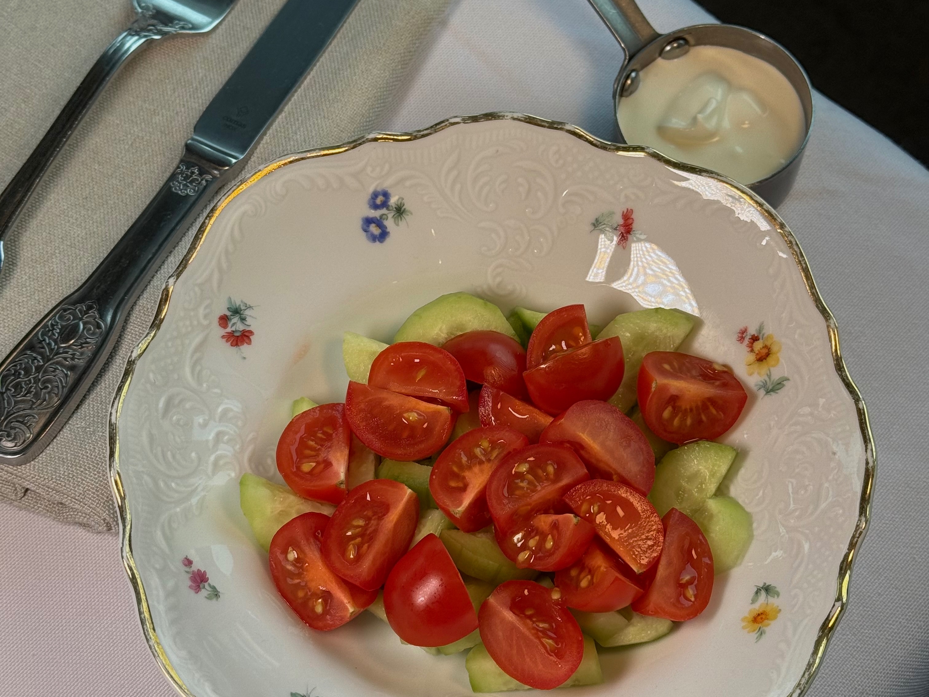 Овощной салат со сметаной