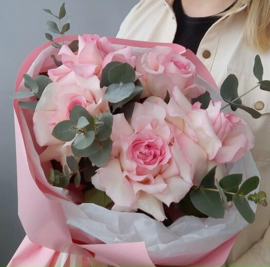 Нежный букет из 5 французских роз