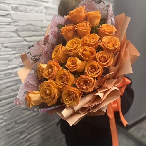 Букет ярких оранжевых роз