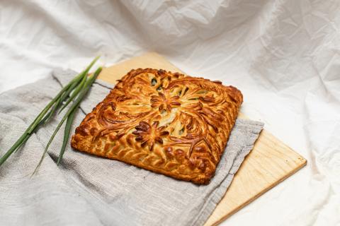 Пирог с рисом, луком и яйцом