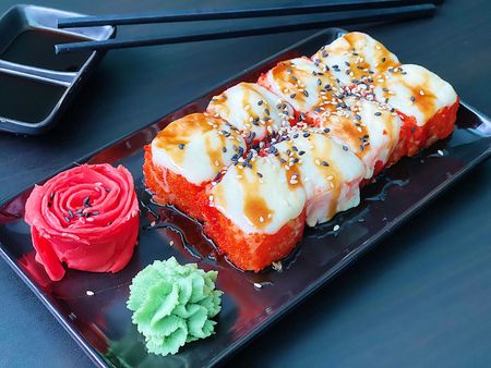 Запеченный с угрем и лососем