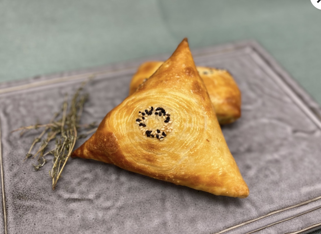 Слоеная самса с курицей