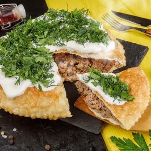 Чебурек-пирог со свининой и говядиной