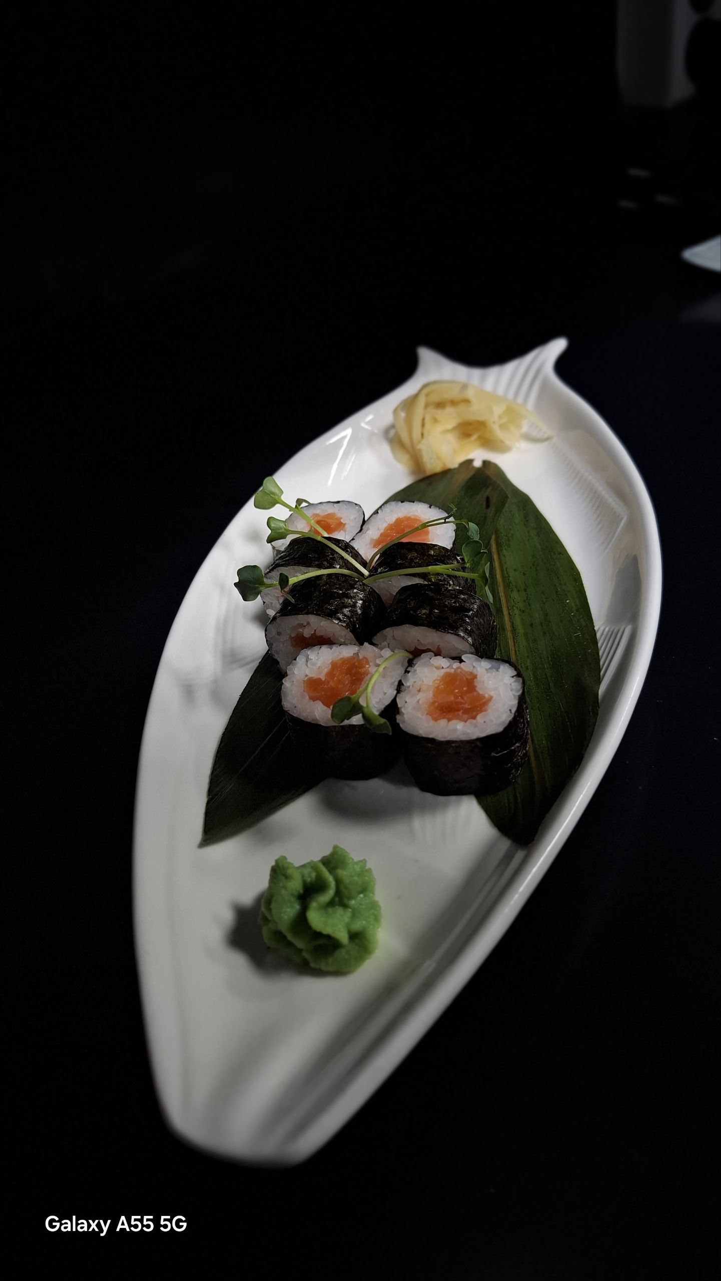 Маки с лососем