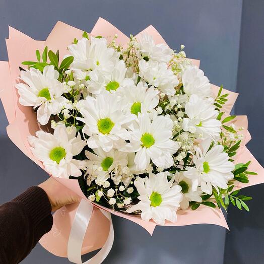 Ромашковая хризантема с зеленью