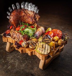 Корона из баранины с овощами на гриле