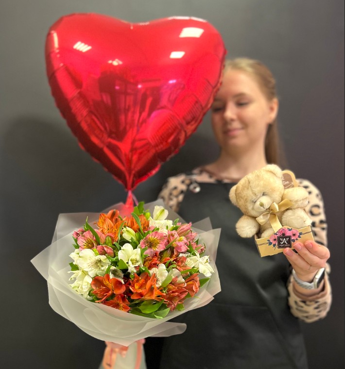 Набор с альстромериями