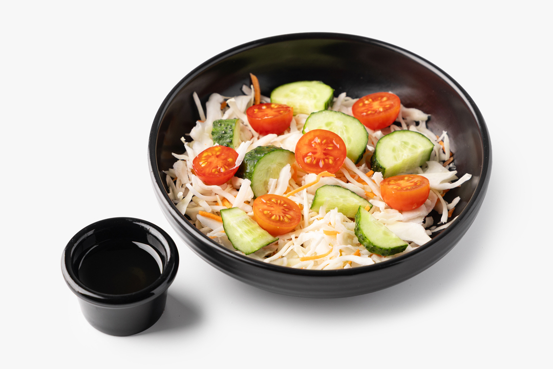 Салат овощной с укропом и петрушкой