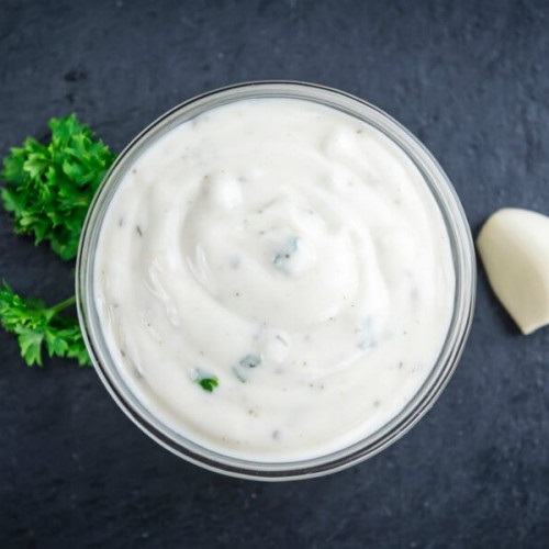 Соус белый с сыром и чесноком