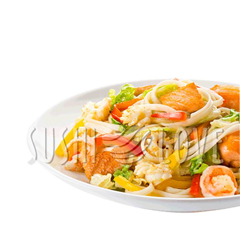 WOK с морепродуктами овощами и соусом