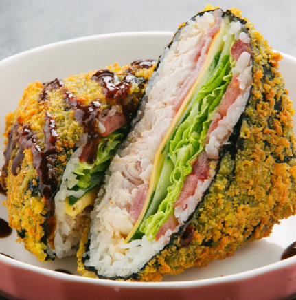 Онигири с курицей и беконом