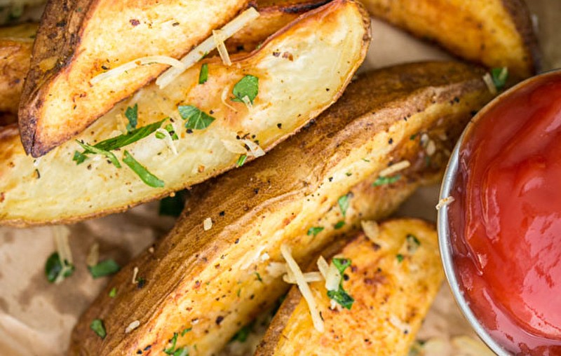 Картофельные дольки с сыром