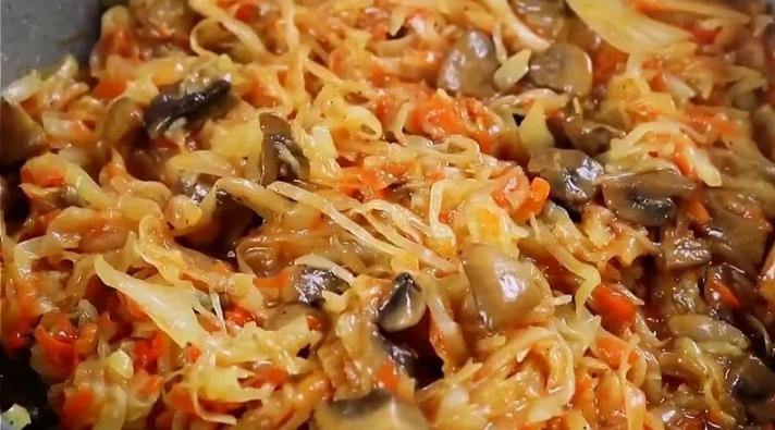 Капуста тушеная с грибами