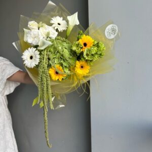 Яркий букет с гортензией и амарантом