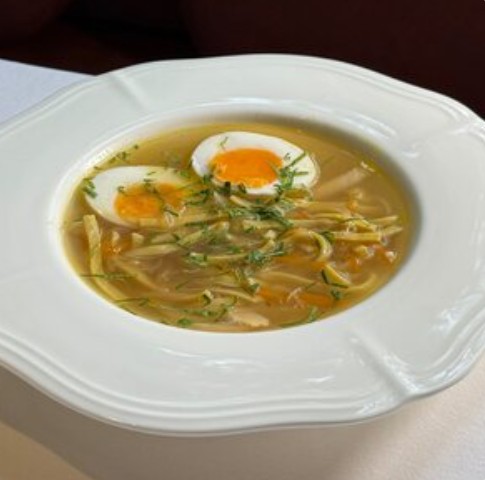 Домашний куриный суп с лапшой