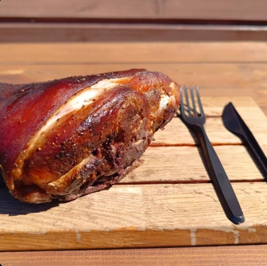 Рулька копчёная в смокере