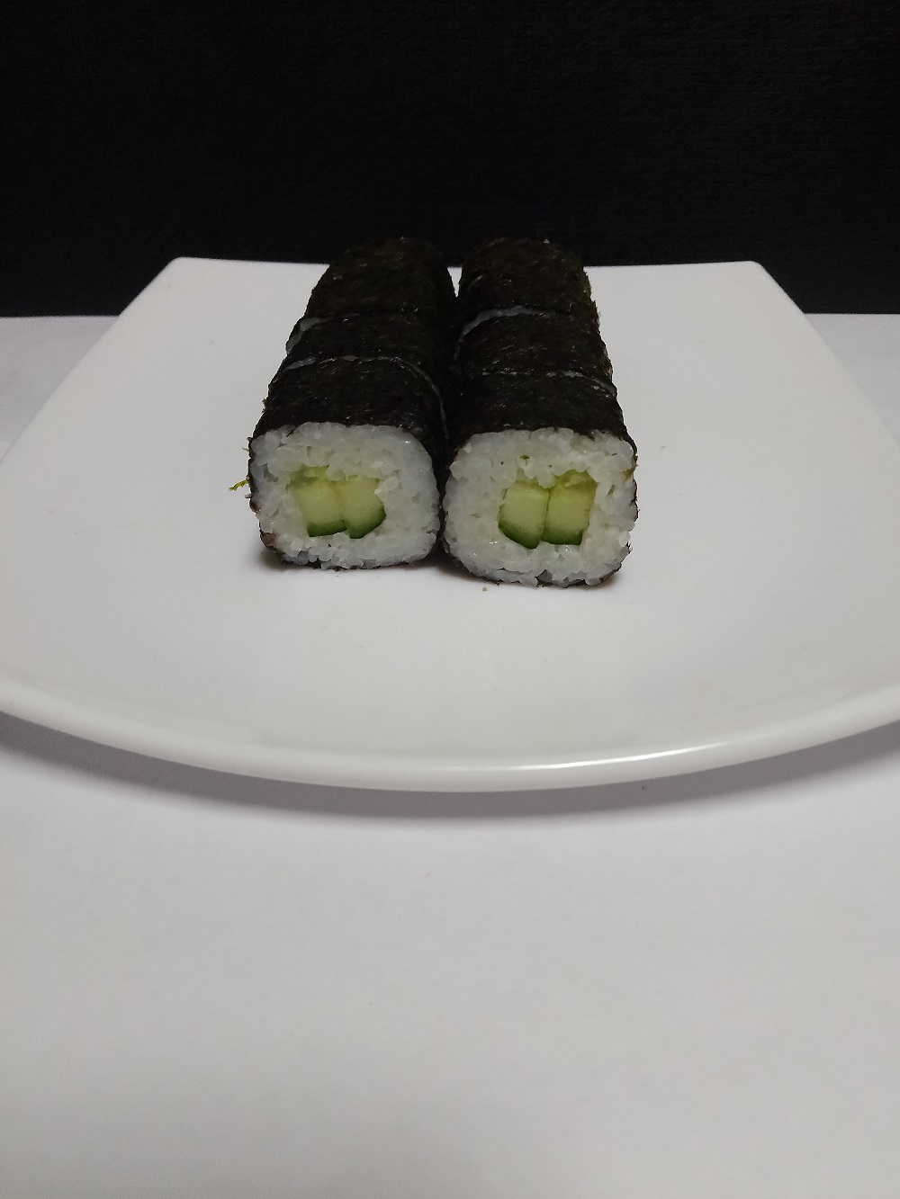 Ролл с огурцом 