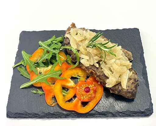 Печень говяжья жареная с луком