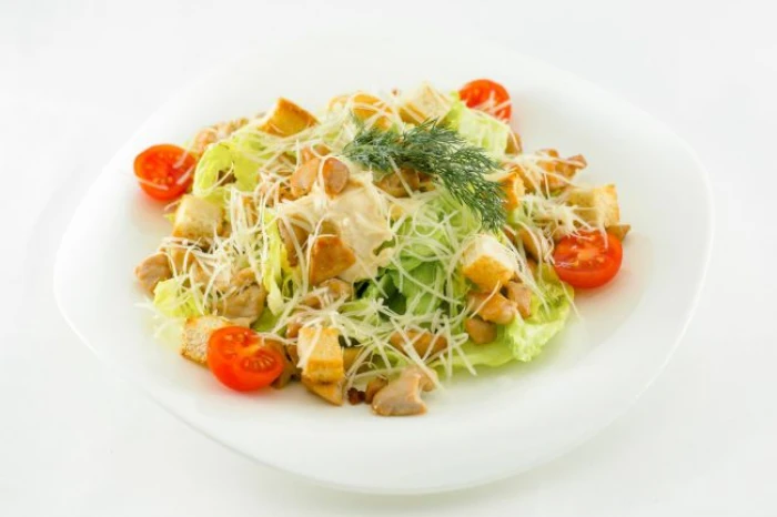 Салат 'Цезарь с курицей'