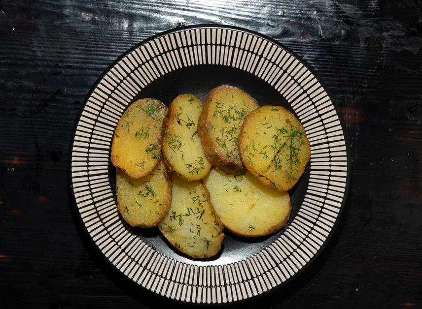 Картофельные пятаки с чесноком