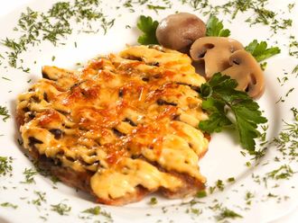 Свинина запеченная с грибами 150гр