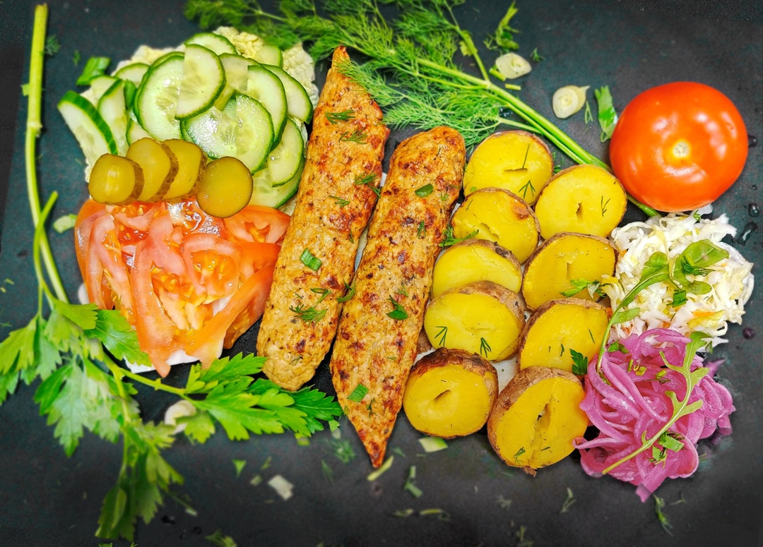 Люля из курицы с гарниром